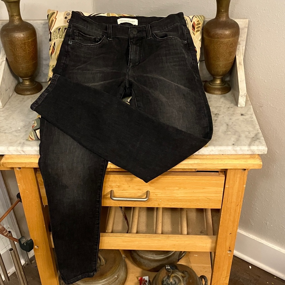 Current/Elliott Women’s Dark Wash Skinny Jeans 28!! Love These Jeans!!